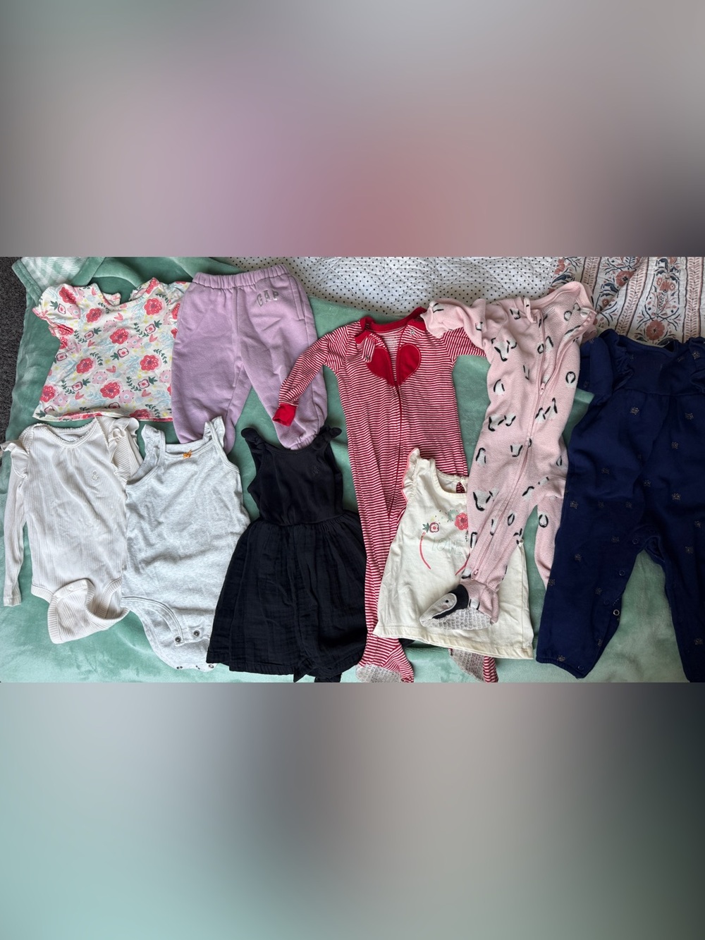 12-18M clothing Carters & GAP 9 items